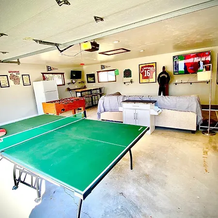 Green Bay Packer Game House Or Resch Expo Less Than 1 Mile From Lambeau Field